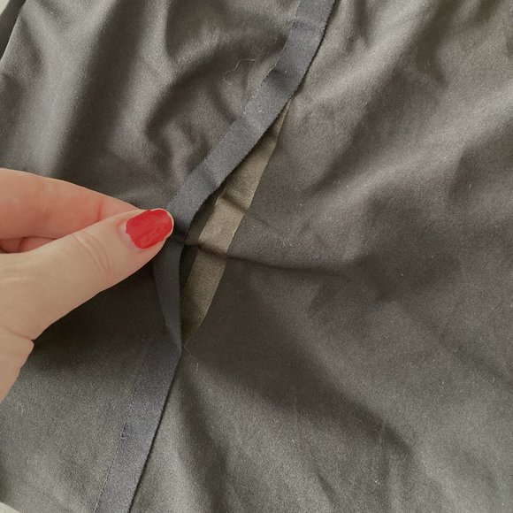 Lululemon black shorts with pockets, (size 6) drawstring waist - Picture 8 of 8